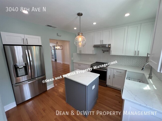Building Photo - Historic Kenwood 4/2 SFH - For Rent