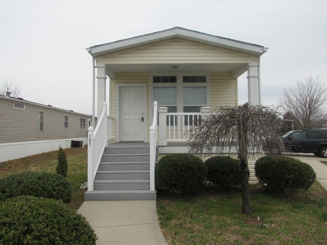 Primary Photo - 101 Herbert Ct