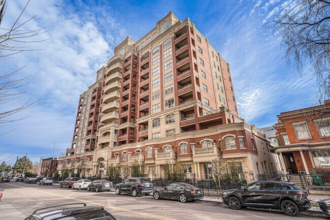 Foto del edificio - Gorgeous Uptown condo with amazing city views