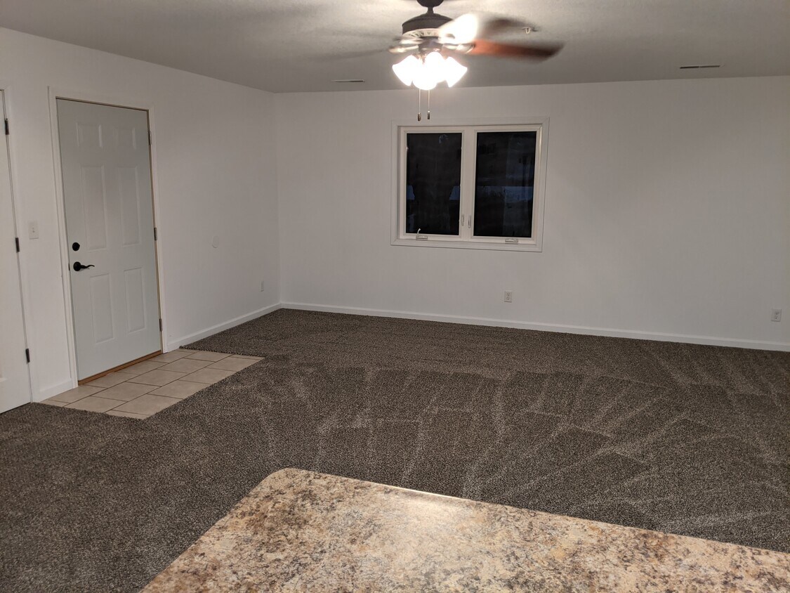 Main entrance/living room - 400 S 7th St