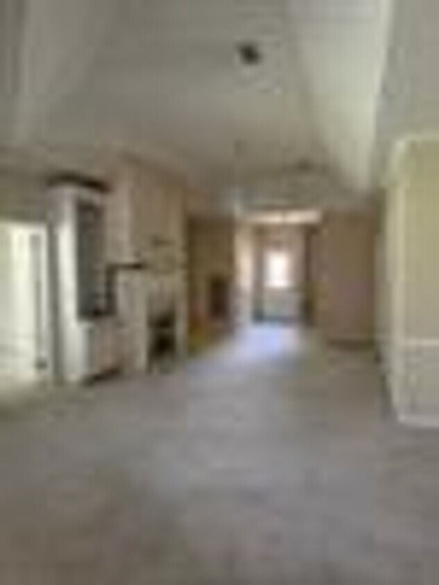 Building Photo - 3837 Oak Ave