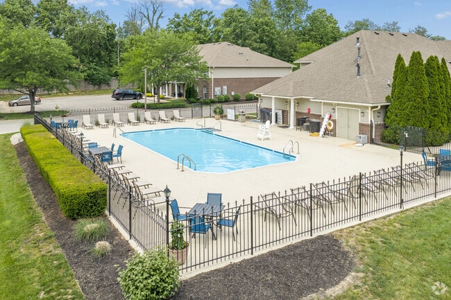 Pool - Brookridge Village Apartments