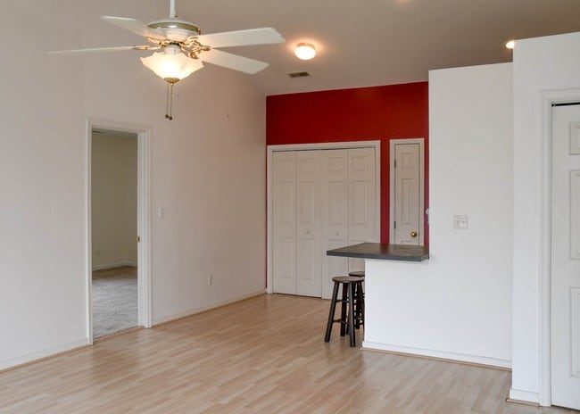 Building Photo - 5 Waterwheel Ct