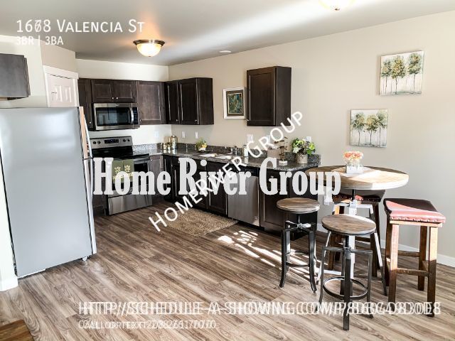 Building Photo - Great 3-Bed 2.5-Bath Townhome with Garage!