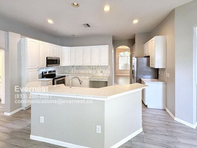 Building Photo - 2711 King Surrey Ct