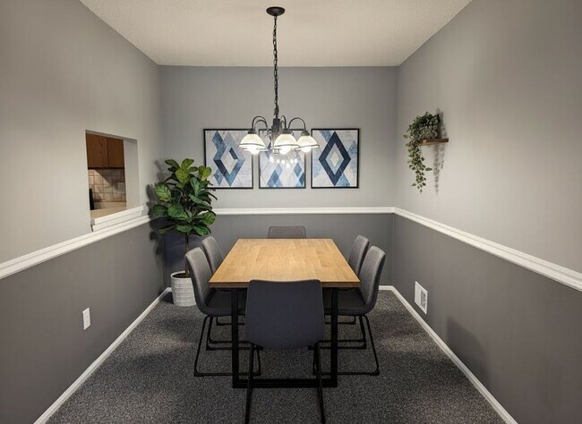 Foto del edificio - 447 Danbury Ln