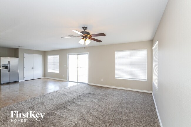 Foto del edificio - 8756 W Majestic Pine Ave
