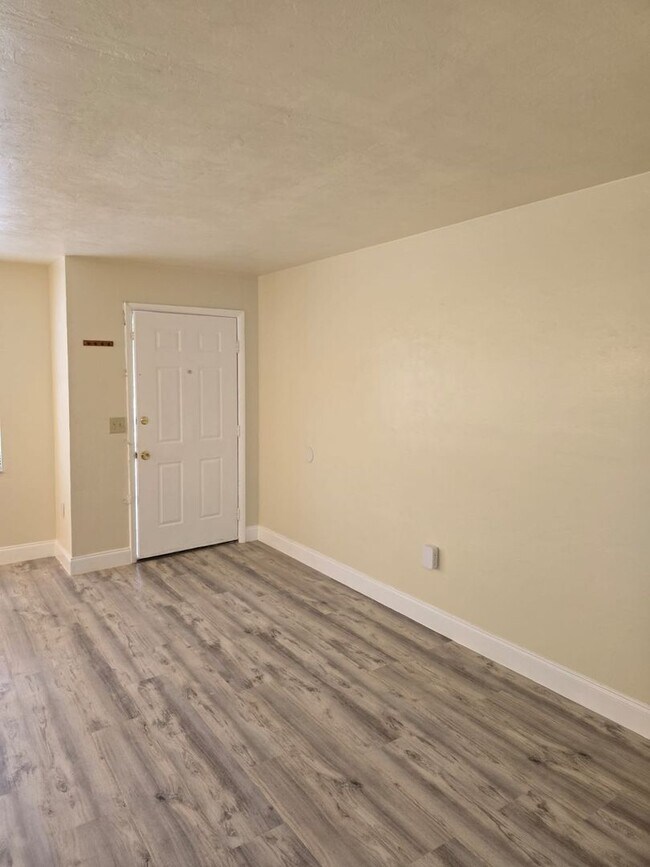 Foto del edificio - Beautiful 2 bedroom 1 bathroom Single Fami...