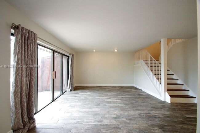 Foto del edificio - 3010 Willow Ln