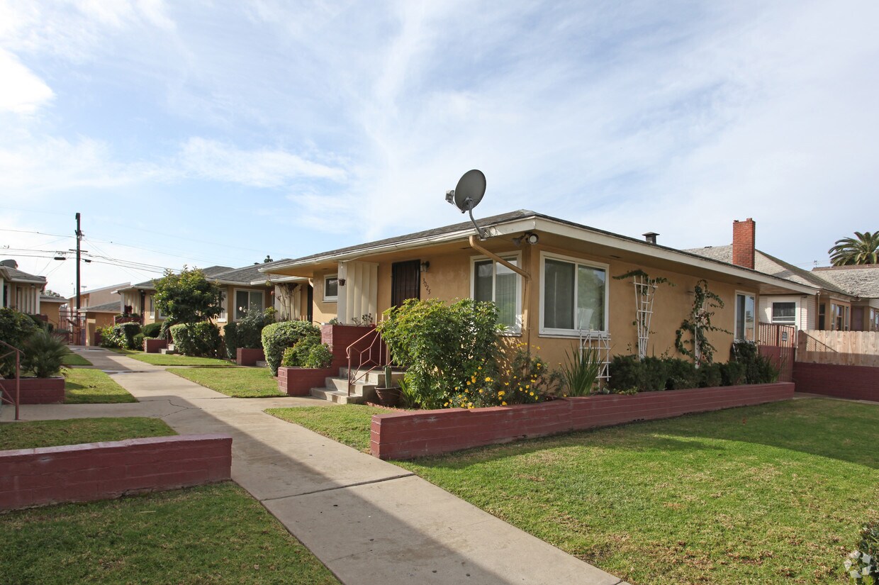 Primary Photo - 3025-3039 B St