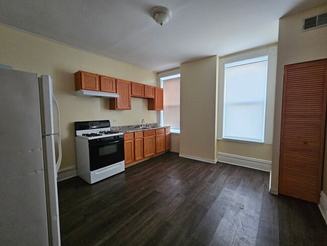 Photo - 1724 S Ashland Ave Apartments