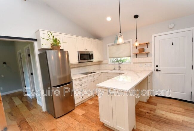 Building Photo - 4290 Aspen Ln