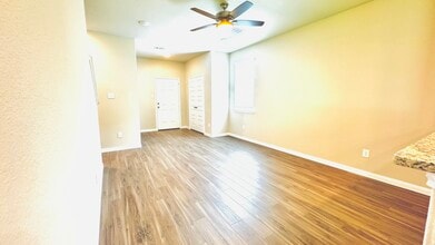 Building Photo - 2423 Bluefish Ct