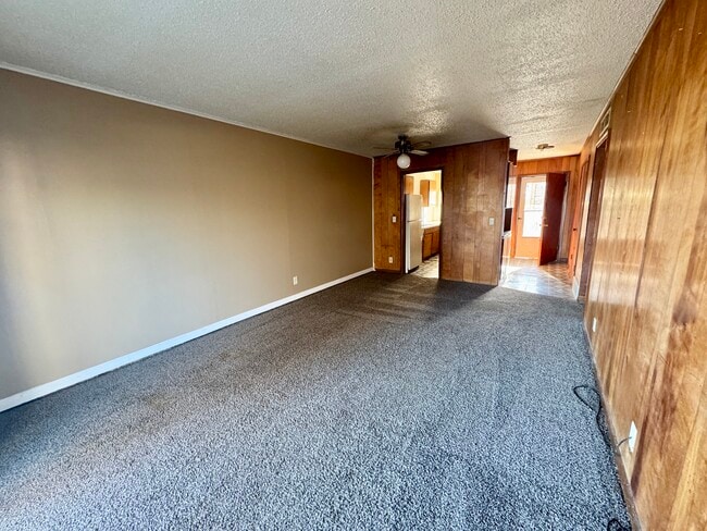 Building Photo - Oak Crest Apartments