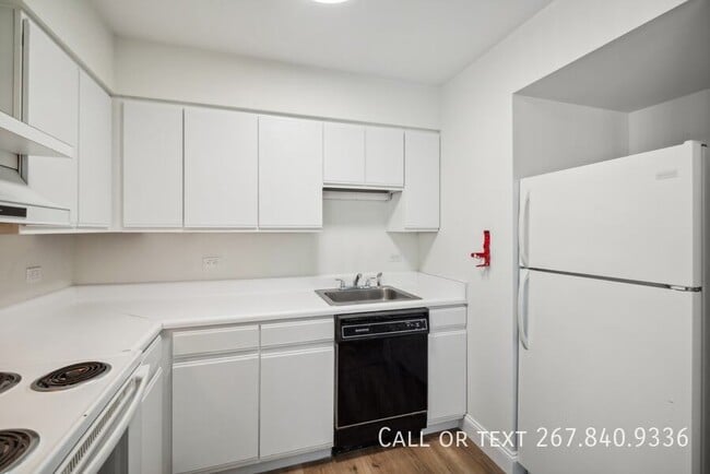 Building Photo - 600 College Park Dr