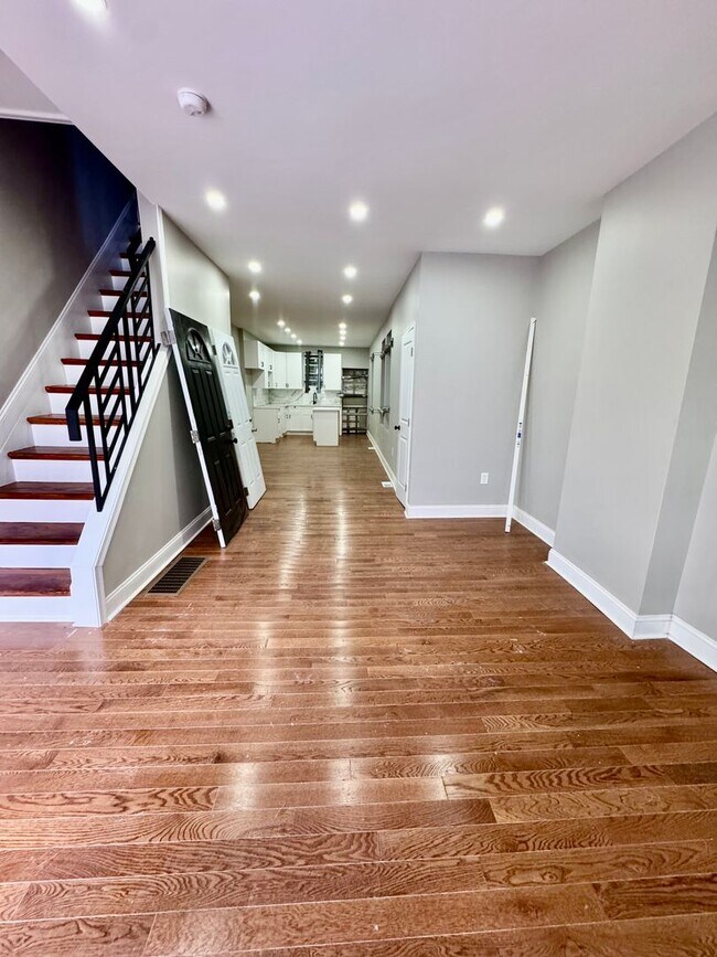 Foto del edificio - Spacious 3-Bedroom, 2.5-Bath Home with Cen...