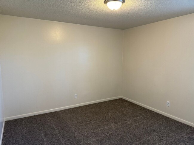 Building Photo - 4409 Bruhin Rd