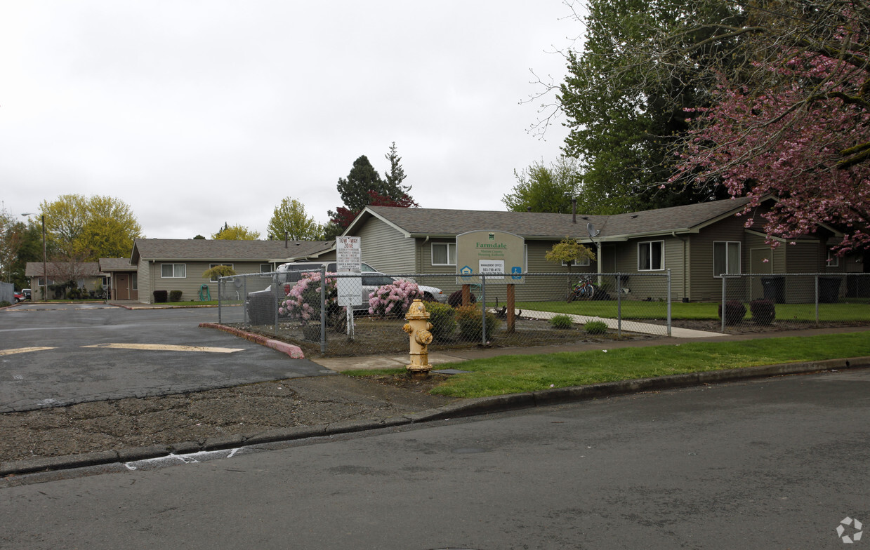 Primary Photo - Farmdale Apartments