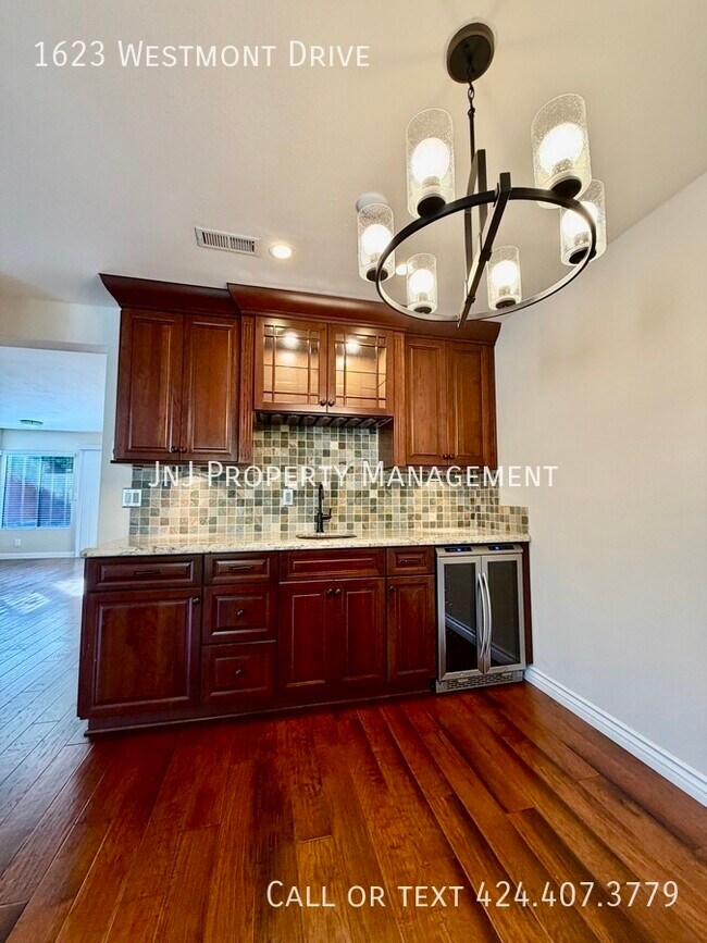 Foto del edificio - 1623 Westmont Dr