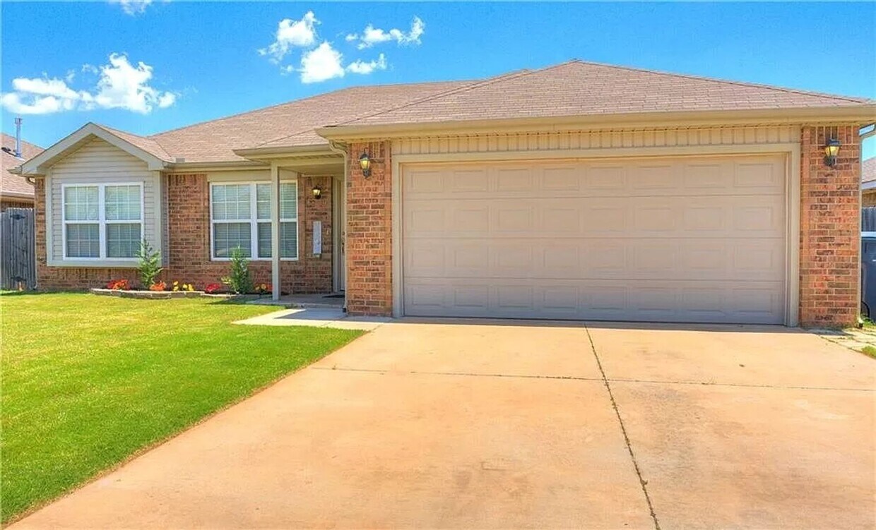 Beautiful 3 Bed 2 Bath Home in Moore! House Rental in Oklahoma City