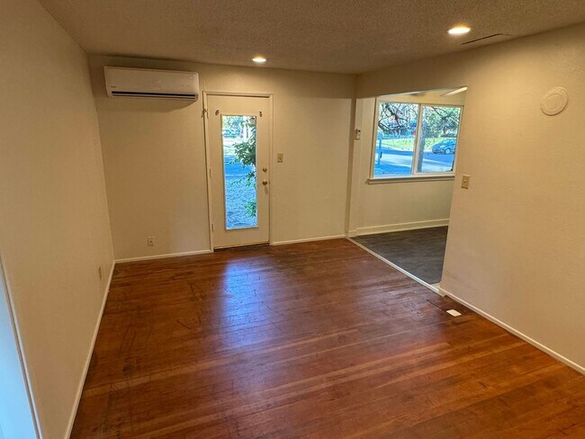 Building Photo - Hilyard St Units
