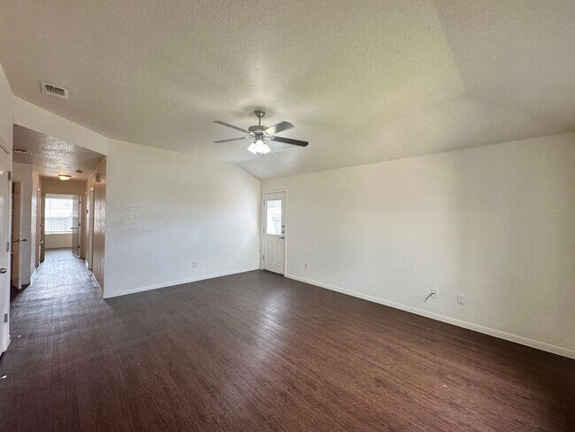 Foto del edificio - 3811 John Chisholm Loop