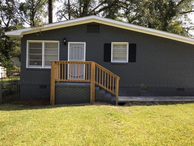 Building Photo - 2904 Doyle Ave