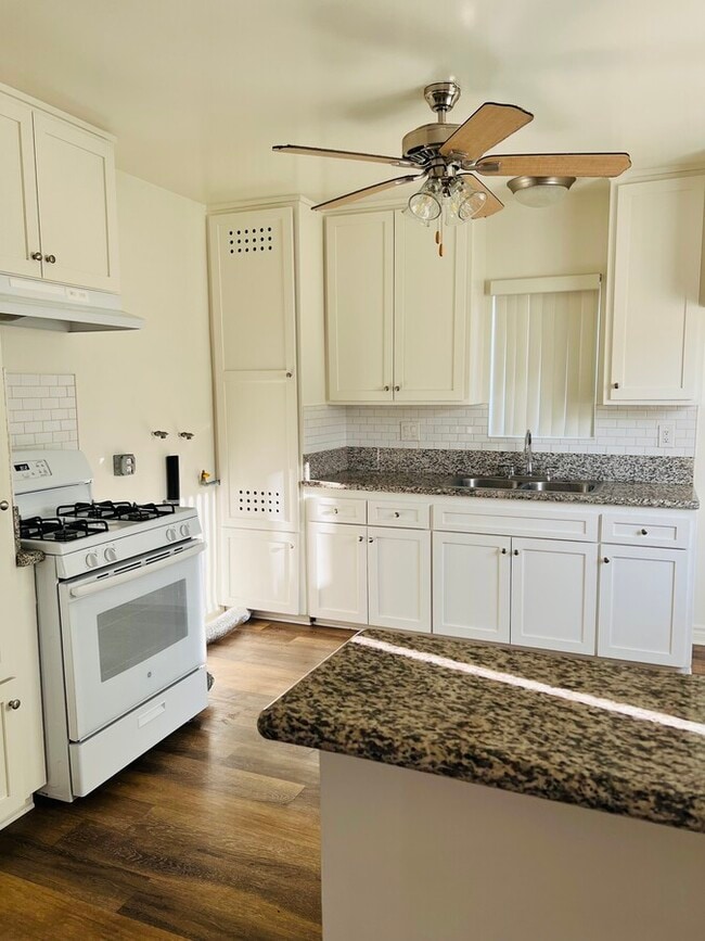 Building Photo - Montclair Apartments