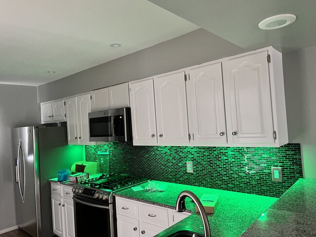 Kitchen With Changable Lighting - 101 S Rock Rd