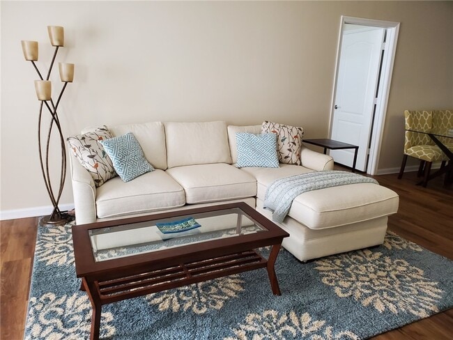 Building Photo - 5090 Fairways Cir