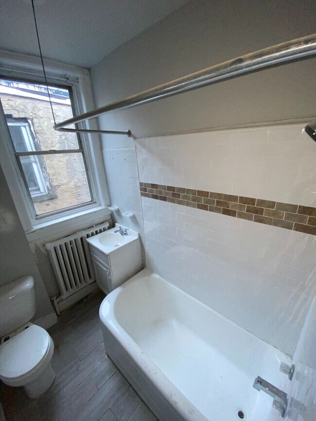 Foto del edificio - Remodeled 3 Bedroom with Huge Back Deck (S...