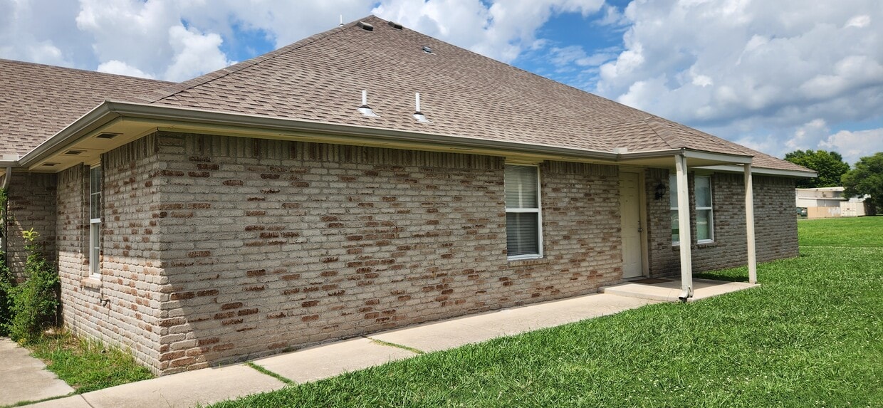 Building Photo - 1309 Commerce Dr