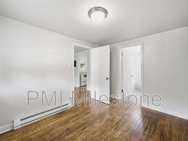Building Photo - 430-R N Locust St