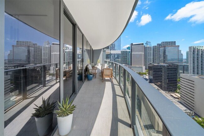 Building Photo - 1000 Brickell Plaza