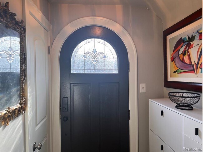 Foto del edificio - 614 W Troy St