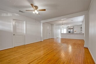 Building Photo - 905 Kern St