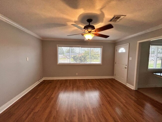 Building Photo - Gorgeous Lake Charles House