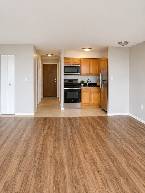 Studio, 1BA - 432SF - Bedroom into Kitchen - 360 Main