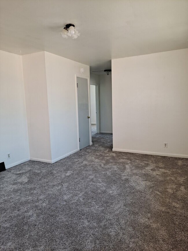 Building Photo - ALL PROSPECTIVE TENANTS MUST SUBMIT A $58 ...