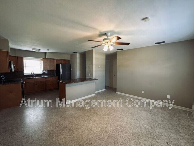 Building Photo - 1010 S Miramar Ave