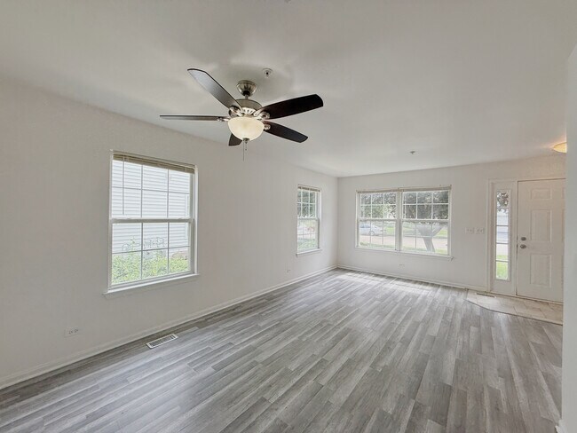 Foto del edificio - 2554 Dickens Dr