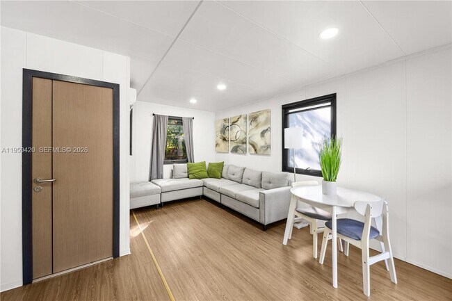 Foto del edificio - 5511 Woodland Ln