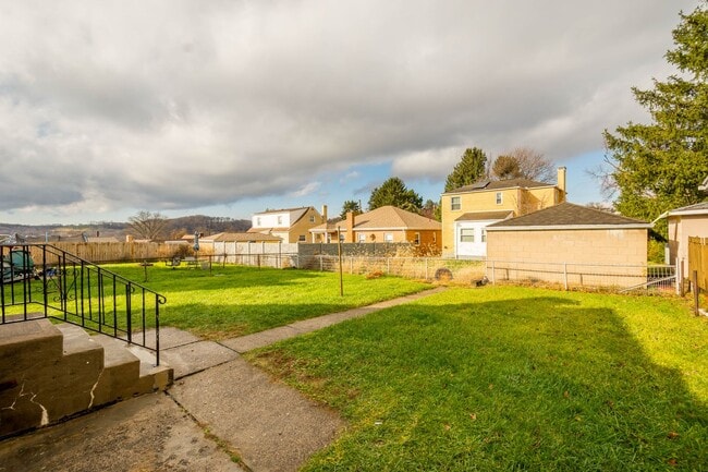 Building Photo - COMING SOON! Beautifully RENOVATED 3 bedroom in Stowe!!