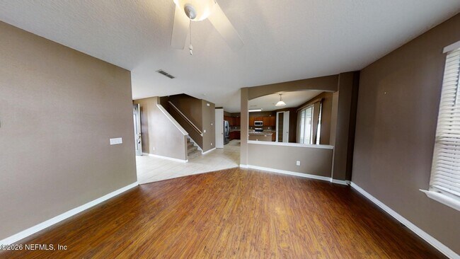 Foto del edificio - 15695 Lexington Park Blvd