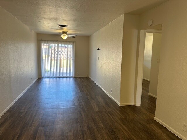 Foto del edificio - 8443 E Coronado Rd