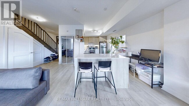 Photo du bâtiment - 155-155 Downsview Park Blvd