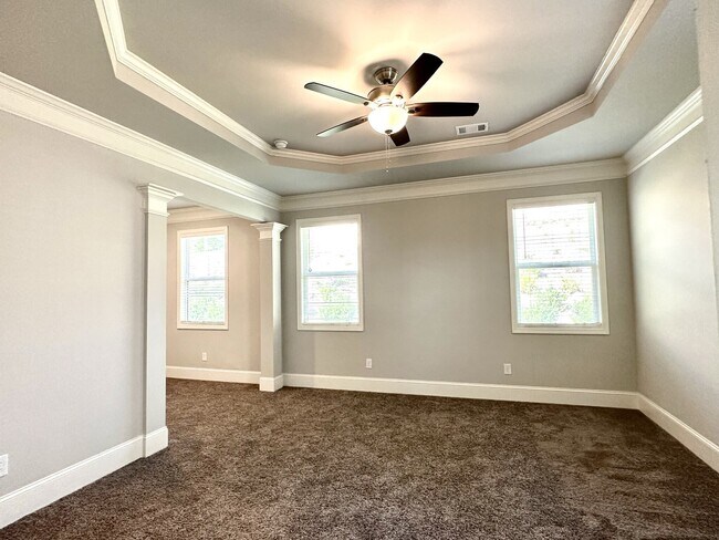 Building Photo - 6945 Daylily Ln
