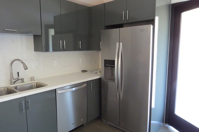 Foto del edificio - 1225 E Mariposa Ave