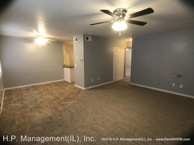 Building Photo - 1124 University Dr