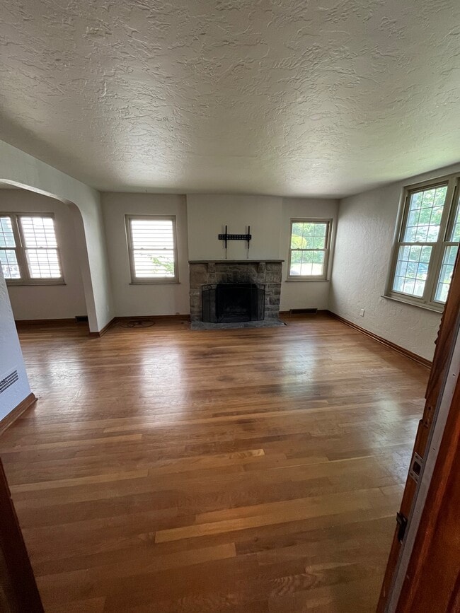 Living room - 3063 Sunset Dr - A